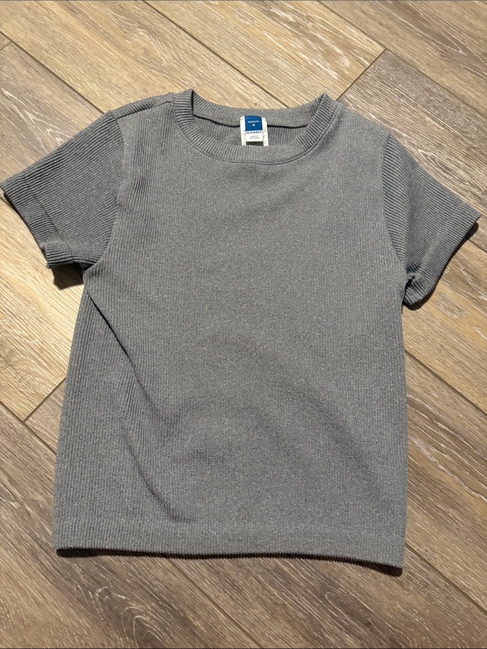 Old Navy Fitted Seamless Ribbed T-shirt in Grey EUC